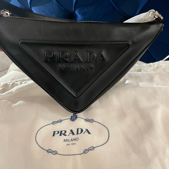 💯 Authentic PRADA Triangle Logo Embossed Leather Convertible Shoulder Bag (NWT) - Picture 5 of 16